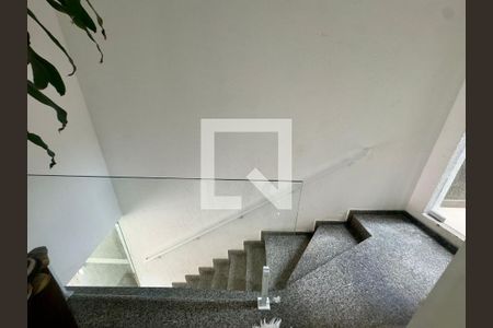 Escada de casa à venda com 4 quartos, 220m² em Jardim Vila Galvao, Guarulhos