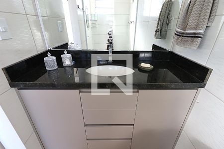 Banheiro da Suíte de apartamento para alugar com 1 quarto, 46m² em Vila Ipiranga, Porto Alegre