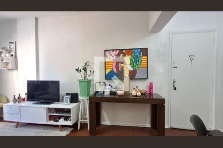Sala de apartamento à venda com 1 quarto, 50m² em Cambuí, Campinas