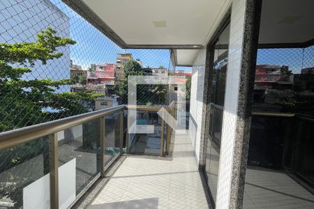 Varanda de apartamento para alugar com 3 quartos, 121m² em Jardim Vinte E Cinco de Agosto, Duque de Caxias