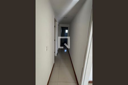 Corredor de apartamento para alugar com 3 quartos, 121m² em Jardim Vinte E Cinco de Agosto, Duque de Caxias