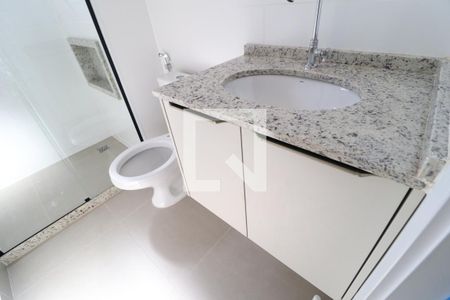 Banheiro Social de apartamento para alugar com 2 quartos, 67m² em Granja Marileusa, Uberlândia