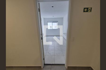 Corredor de apartamento para alugar com 2 quartos, 33m² em Parque Novo Mundo, São Paulo