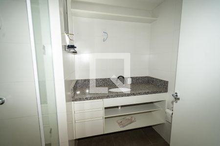 Banheiro de apartamento à venda com 2 quartos, 75m² em São Geraldo, Porto Alegre