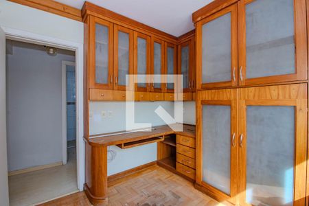 Quarto 1 de apartamento para alugar com 4 quartos, 200m² em Petrópolis, Porto Alegre