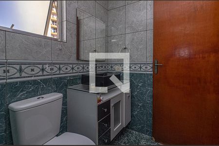 banheiro social 1_2 de apartamento à venda com 3 quartos, 88m² em Aclimação, São Paulo