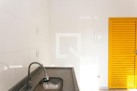 Cozinha de apartamento para alugar com 1 quarto, 30m² em Vila Carrão, São Paulo