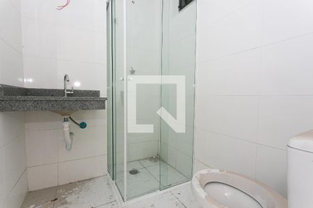 Banheiro de kitnet/studio para alugar com 1 quarto, 28m² em Vila Carrão, São Paulo