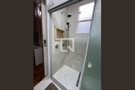 Banheiro de kitnet/studio para alugar com 1 quarto, 42m² em Copacabana, Rio de Janeiro