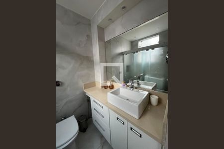 Banheiro de kitnet/studio para alugar com 1 quarto, 42m² em Copacabana, Rio de Janeiro