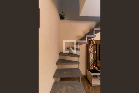 Escada de casa à venda com 2 quartos, 95m² em Parque dos Bancarios, São Paulo