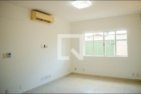 Casa para alugar com 4 quartos, 348m² em Leste Vila Nova, Goiânia