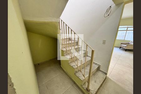 Escada de casa para alugar com 3 quartos, 128m² em Cidade Patriarca, São Paulo