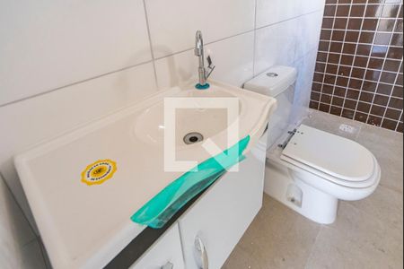 Banheiro  de casa para alugar com 2 quartos, 60m² em Condomínio Maracanã, Santo André