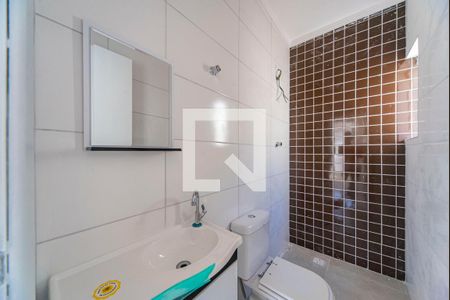 Banheiro  de casa para alugar com 2 quartos, 60m² em Condomínio Maracanã, Santo André