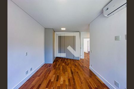Casa de Condomínio à venda com 4 quartos, 640m² em Alphaville, Santana de Parnaíba