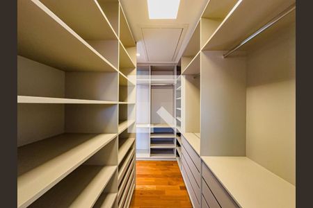 Casa de Condomínio à venda com 4 quartos, 640m² em Alphaville, Santana de Parnaíba