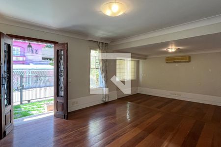 Sala 1 de casa para alugar com 3 quartos, 300m² em Gonzaga, Santos