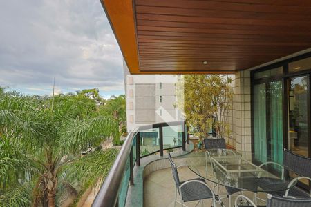 Apartamento à venda com 4 quartos, 168m² em Belvedere, Belo Horizonte