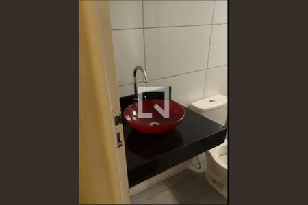 Banheiro de casa para alugar com 2 quartos, 40m² em Pedra Azul, Contagem