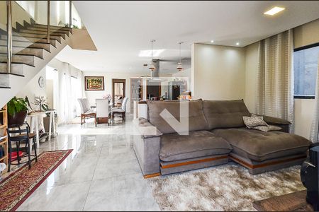 Casa à venda com 3 quartos, 300m² em Esplanada, Belo Horizonte