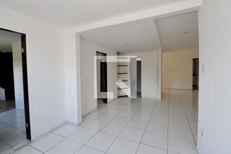 Sala de estar de casa de condomínio para alugar com 2 quartos, 40m² em Piatã, Salvador