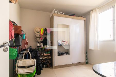 Quarto 2 de apartamento para alugar com 2 quartos, 45m² em Santa Cândida, Curitiba