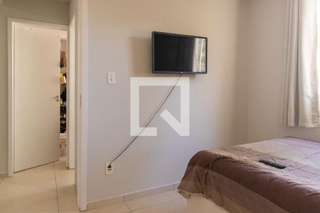 Quarto 1 de apartamento para alugar com 2 quartos, 45m² em Santa Cândida, Curitiba