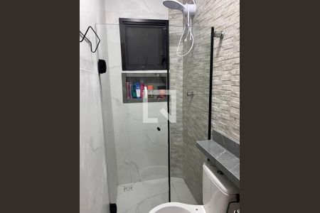 Banheiro de casa de condomínio para alugar com 2 quartos, 52m² em Vila Caiçara, Praia Grande