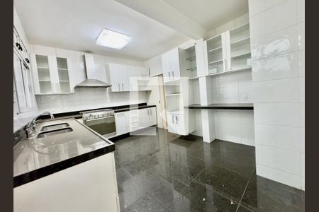 Casa à venda com 4 quartos, 300m² em Vila Paris, Belo Horizonte