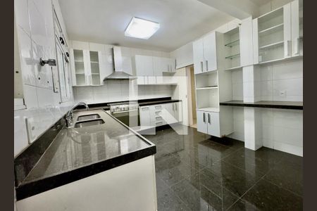 Casa à venda com 4 quartos, 300m² em Vila Paris, Belo Horizonte