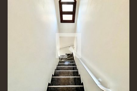 Escada de casa à venda com 2 quartos, 100m² em Vila Romero, São Paulo