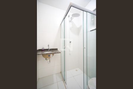 Banheiro social de apartamento à venda com 2 quartos, 33m² em Vila Esperança, São Paulo