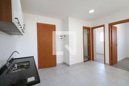 Cozinha e Área de Serviço de apartamento para alugar com 2 quartos, 42m² em Vila Palmares, São Caetano do Sul