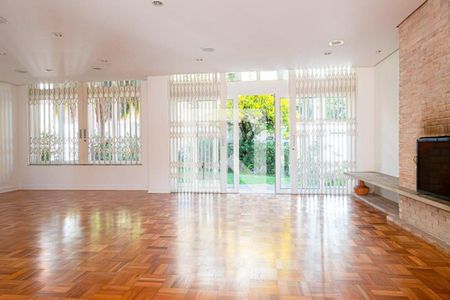 Casa à venda com 4 quartos, 393m² em Pacaembu, São Paulo