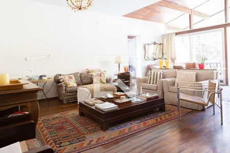 Casa para alugar com 4 quartos, 400m² em Pacaembu, São Paulo