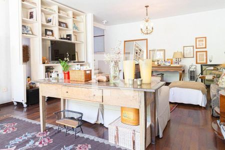 Casa para alugar com 4 quartos, 400m² em Pacaembu, São Paulo