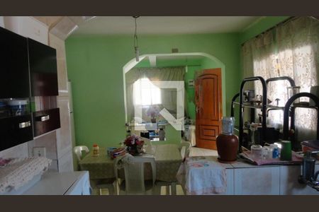 Casa à venda com 5 quartos, 240m² em Jardim Piracuama, São Paulo