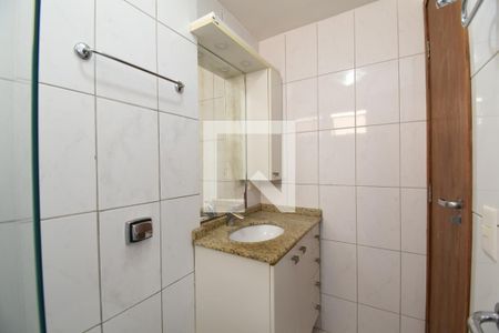 Banheiro da Suíte de apartamento para alugar com 3 quartos, 90m² em Cristo Rei, Curitiba