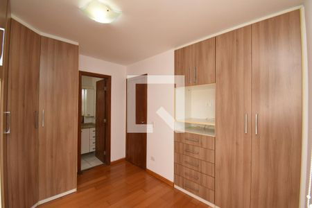 Suíte de apartamento para alugar com 3 quartos, 90m² em Cristo Rei, Curitiba
