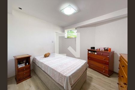 Casa à venda com 6 quartos, 408m² em Califórnia, Belo Horizonte