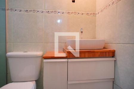 Banheiro  de apartamento para alugar com 3 quartos, 64m² em Santa Cecília, Porto Alegre