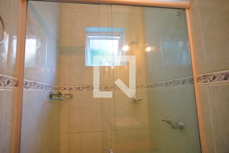 Banheiro  de apartamento para alugar com 3 quartos, 64m² em Santa Cecília, Porto Alegre