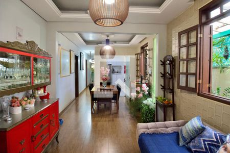 Sala de casa à venda com 3 quartos, 360m² em Alto dos Pinheiros, Belo Horizonte