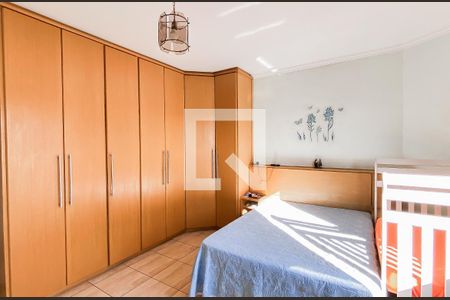 Suite  de casa à venda com 4 quartos, 240m² em Vila Paranagua, São Paulo