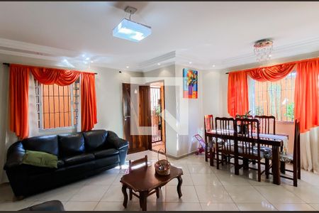 Sala de casa à venda com 4 quartos, 240m² em Vila Paranagua, São Paulo