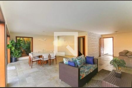 Casa à venda com 3 quartos, 362m² em Jardim Morumbi, São Paulo