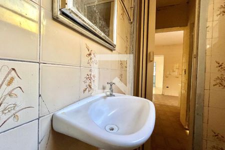 Banheiro 1 de casa para alugar com 2 quartos, 80m² em Jardim Itacolomi, São Paulo