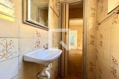 Banheiro 1 de casa para alugar com 2 quartos, 80m² em Jardim Itacolomi, São Paulo