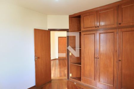 Quarto de apartamento à venda com 1 quarto, 45m² em Santa Efigênia, Belo Horizonte